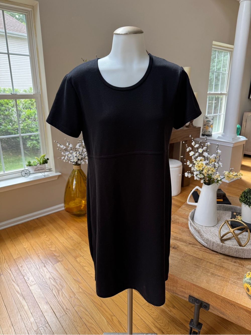 Casual Corner ANNEX Petite Stretch Dress in Black